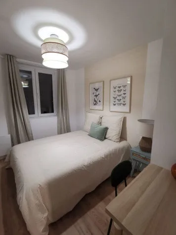 Chambres - Colocation Meublée de 5 Chambres au 6ᵉ Étage à Noisy-Champs