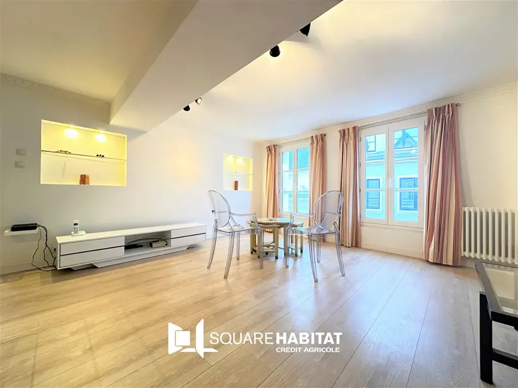 Séjour - Appartement Rénové en Hyper-centre à Chartres