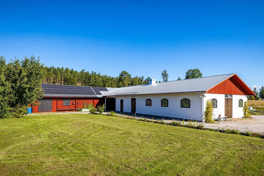 Välivaade - Charming Farmhouse with Stables in Västra Sund