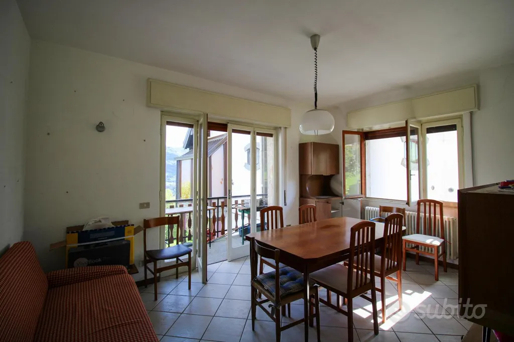 Salle à manger - Trilocale with Balcony in Alta Valle Intelvi
