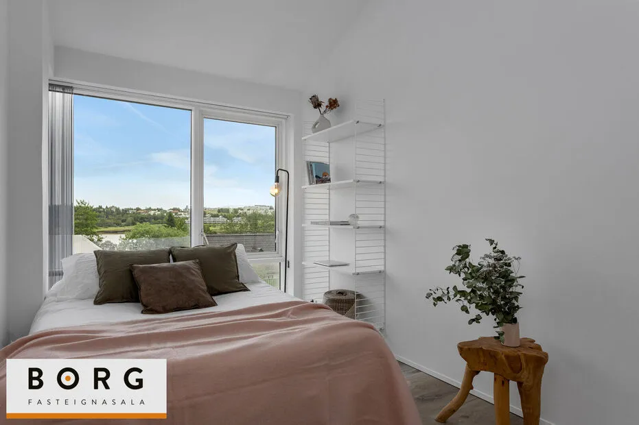 Chambres - Penthouse with Large Balcony in Kópavogur