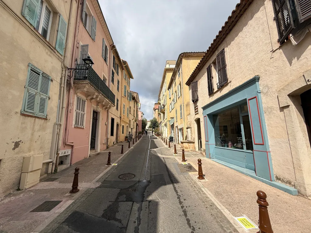 Exterior - 3-Piece Apartment with Sea View in Le Cannet