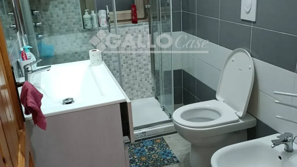 Salles de bain - Modernised Semi-Detached Villa in Spezzano della Sila