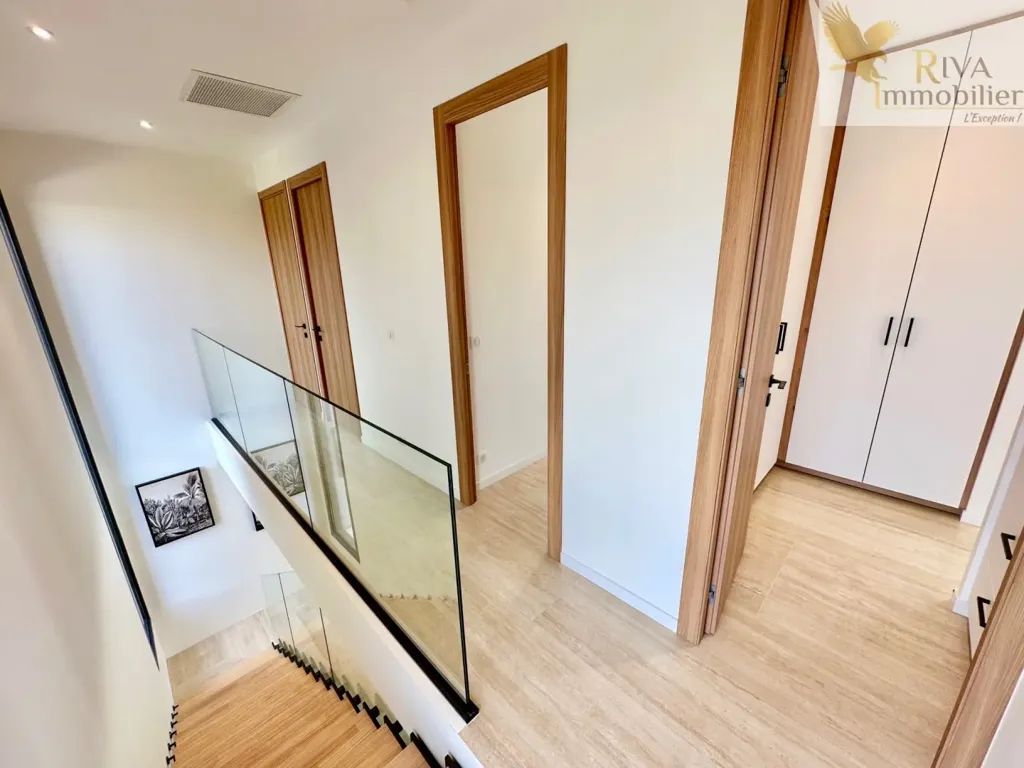 Pièces - Villa avec piscine et jardin à Sanary-sur-Mer