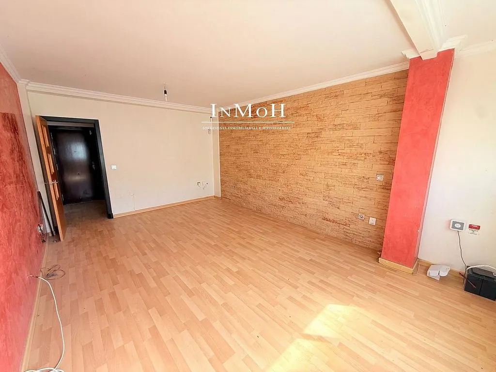 Toad - Modern Flat with East View in San Fernando