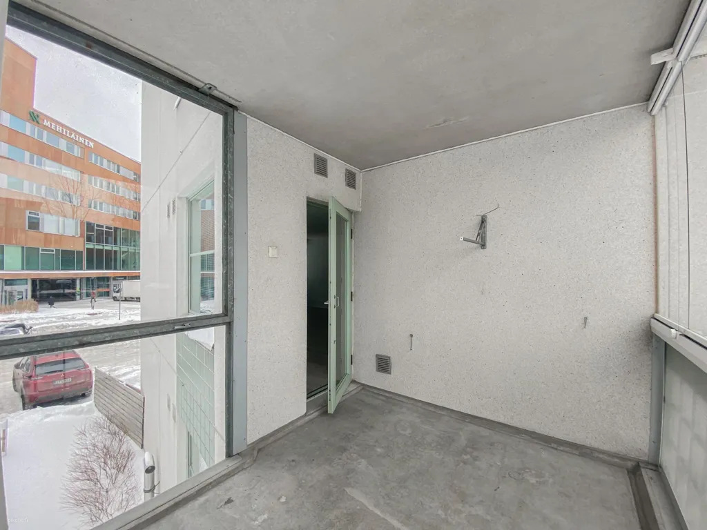 Balcony - Apartment with Balcony in Tikkurila, Vantaa