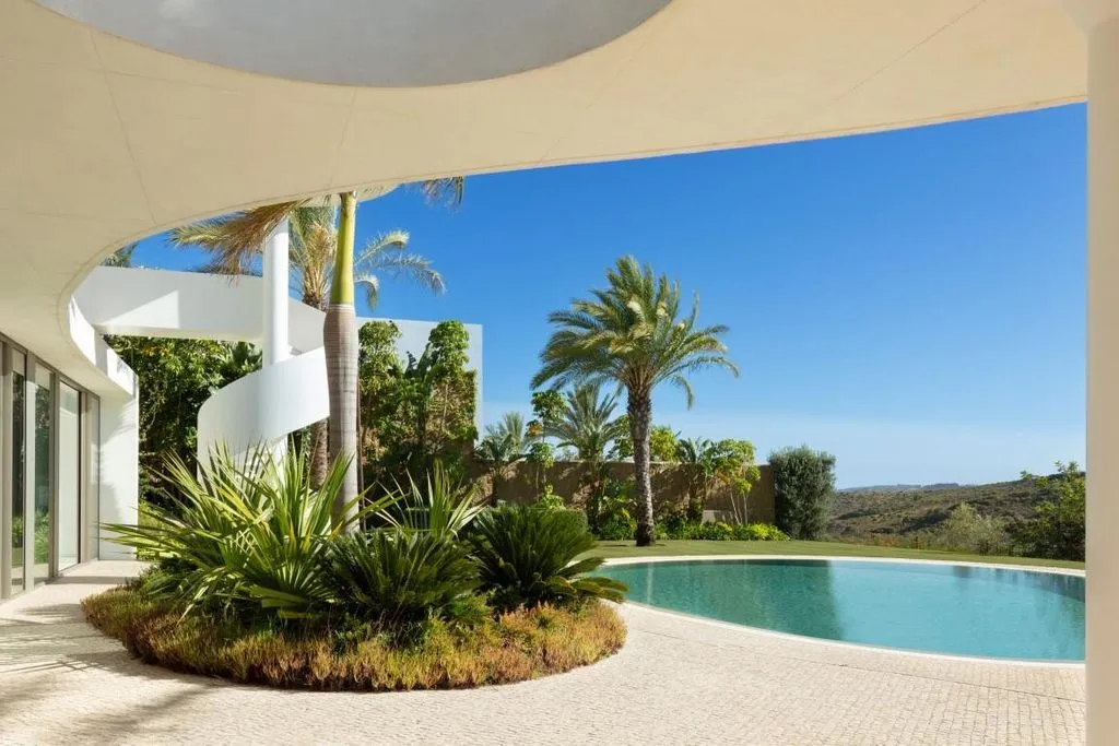 Piscina - Contemporary Villa with Pool in Estepona
