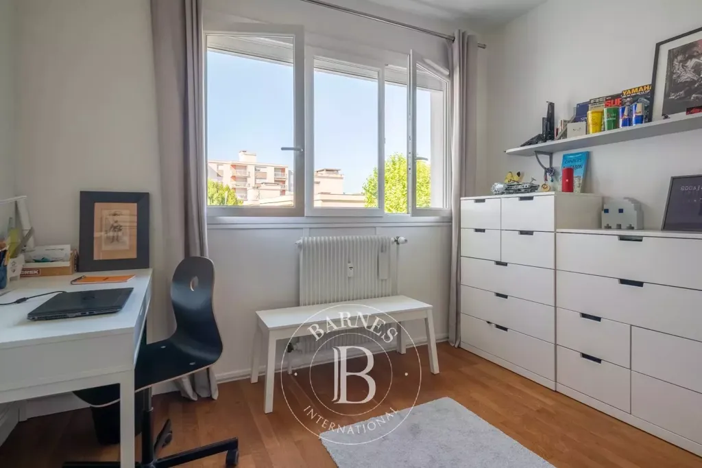 Bedrooms - Luxury Flat with Balcony in Lyon's Point du Jour