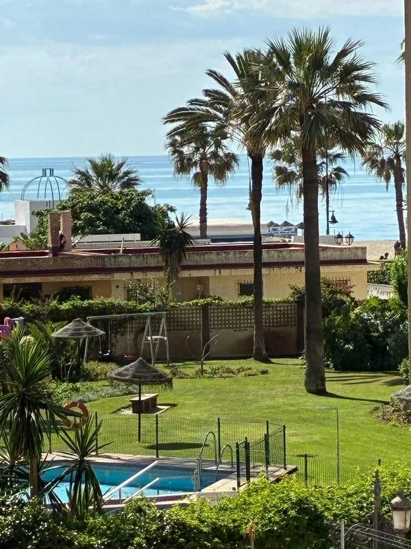 Bassein - Beachfront Apartment with Pool in Playamar