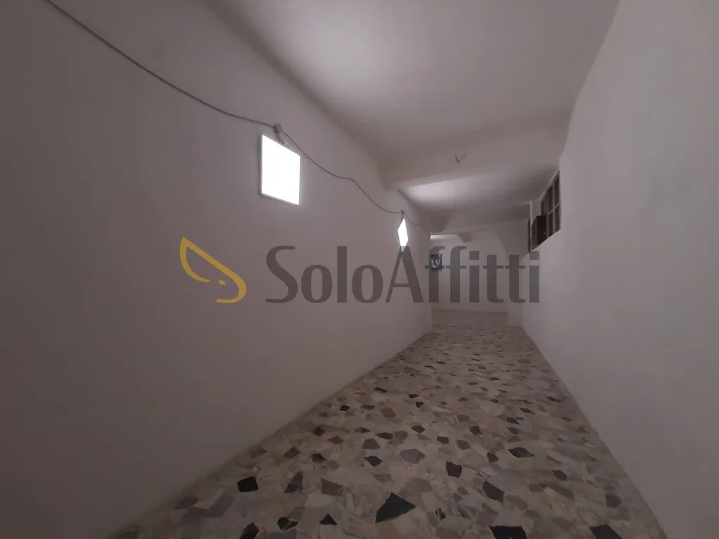 Entrée - Commercial Space with Street Frontage in Florence