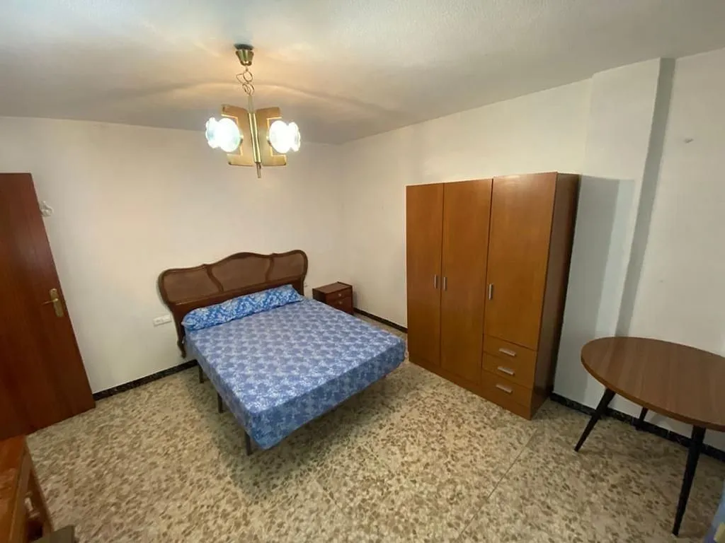 Chambres - Ample Student Flat with Terrace in Camino de Ronda