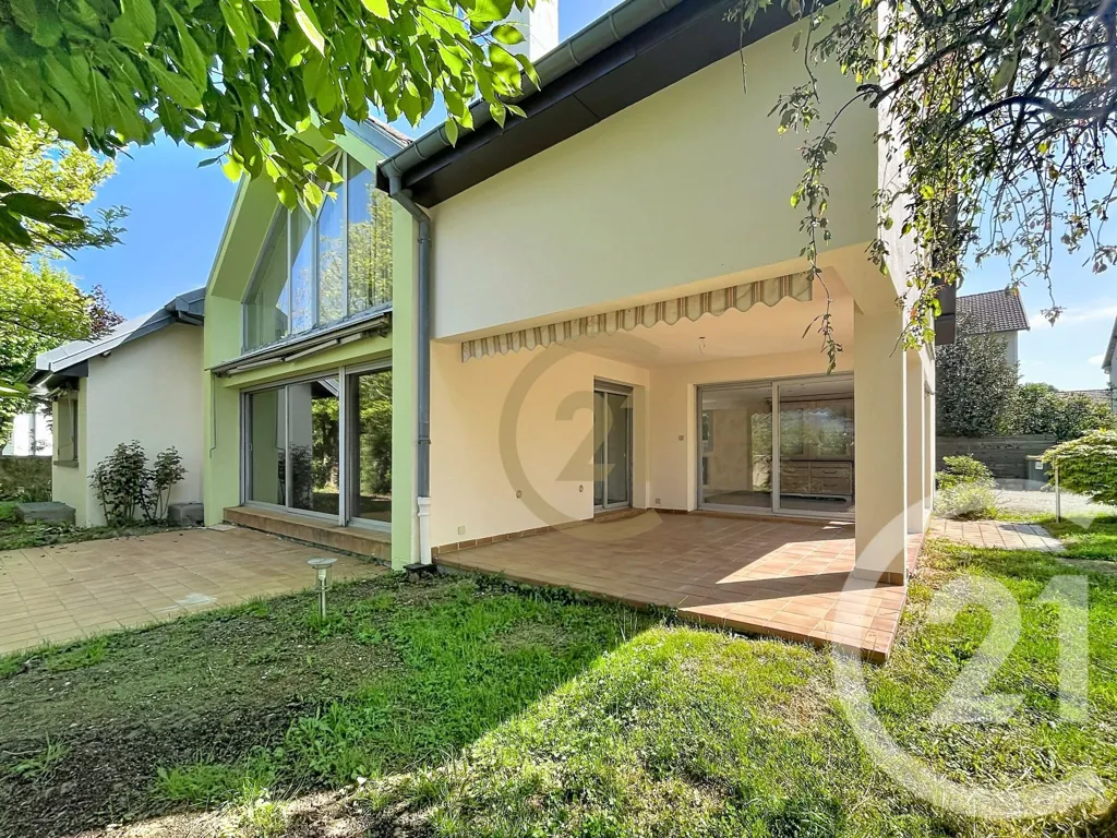 Garden - Spacious House with Garden near Offemont