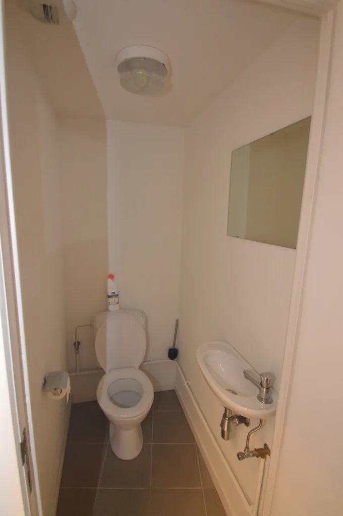Bagni - Commercial Space with Modern Features in Zwijndrecht