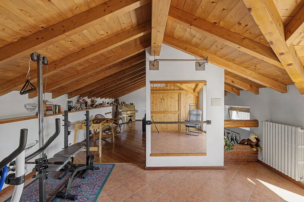 Toad - Multi-Level Apartment with Mansard in Luino