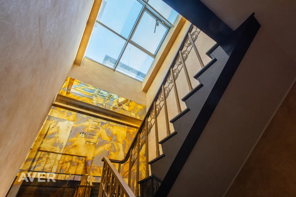 Pièces - 4-Bedroom Apartment with Historical Features in Old Riga