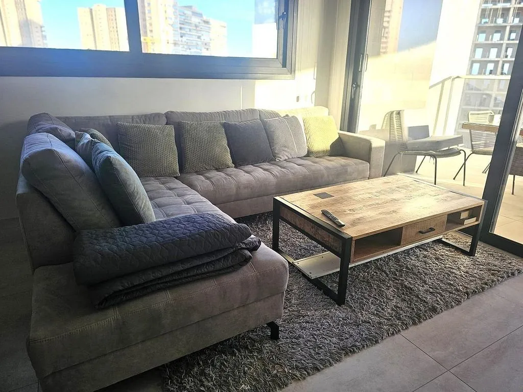Elutuba - Seafront Apartment with Pool in Playa de Poniente
