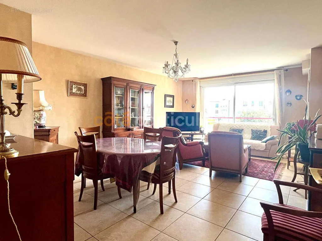 Söögituba - Traversant Apartment with Balcony in Royan