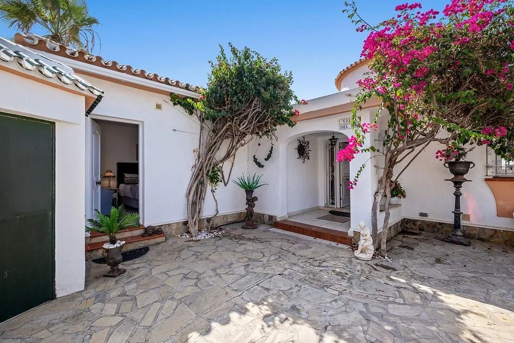 Terrass - Modern Semi-Detached Chalet with Pool in Torrox Costa