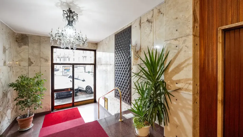 Entrée - Spacious 4-Bedroom Apartment with Balconies in Milan