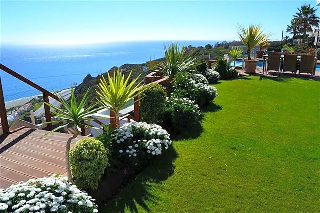 Aed - Luxury Villa with Panoramic Views in La Duquesa