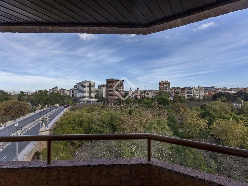 Balcon - Luxury Apartment with River View in Valencia