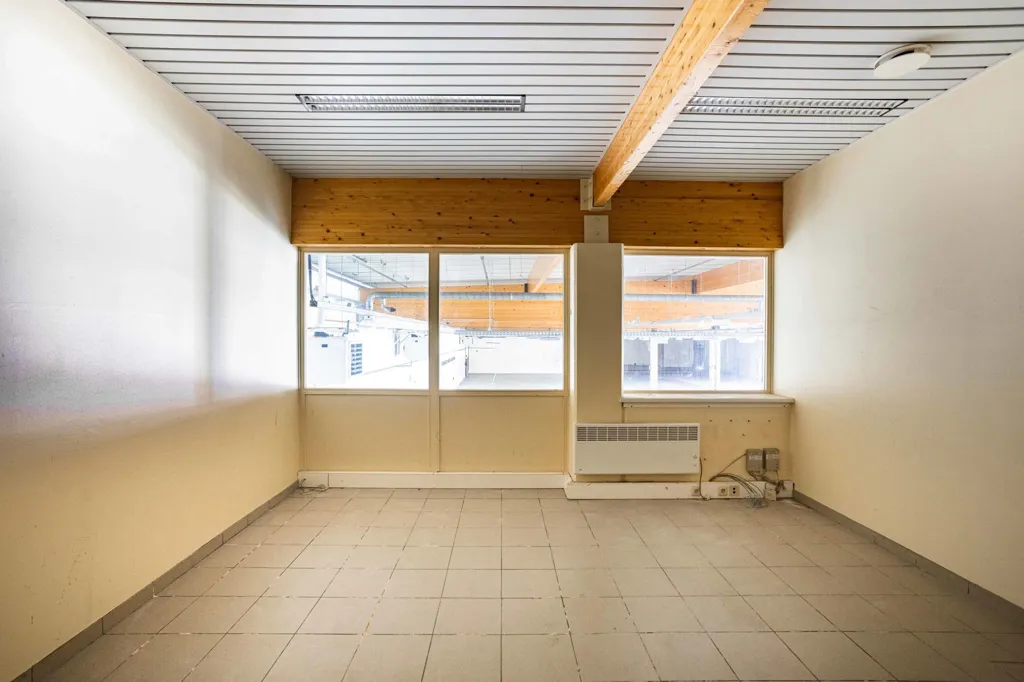 Pièces - Bâtiment pour usage mixte avec parking à Geraardsbergen