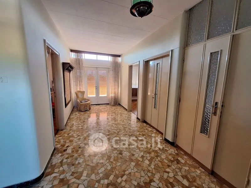 Esik - 1950s Villa with Garden in Spilimbergo