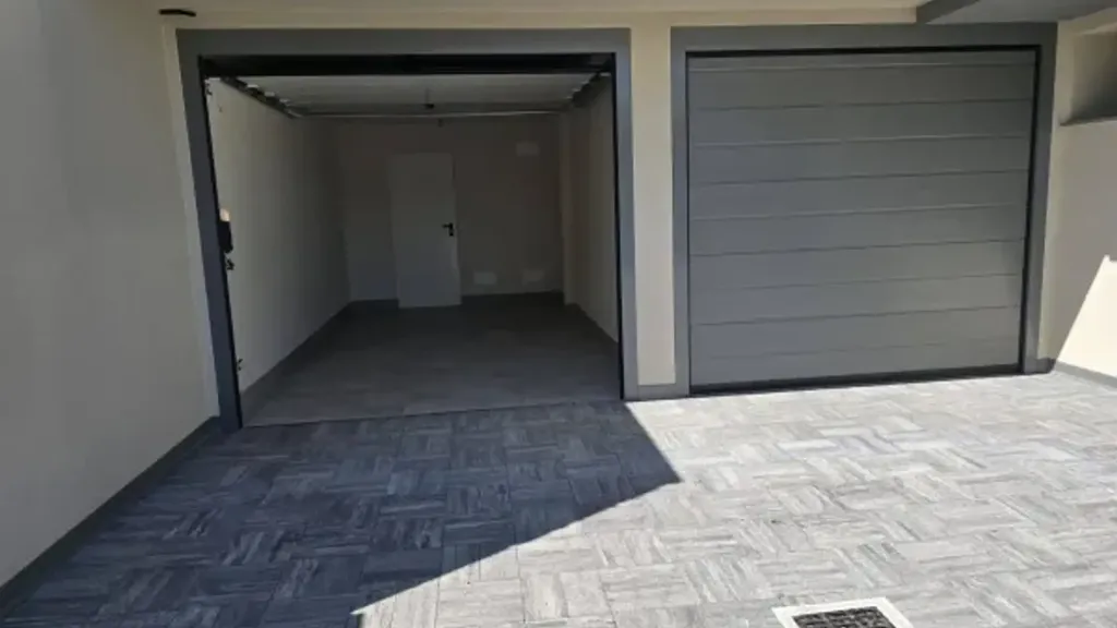Garaaž - Modern Apartment with Terraces in Parma