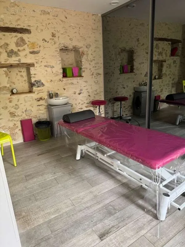 Pièces - Immeuble de Rapport en Centre-Ville à Parigné-l'Évêque