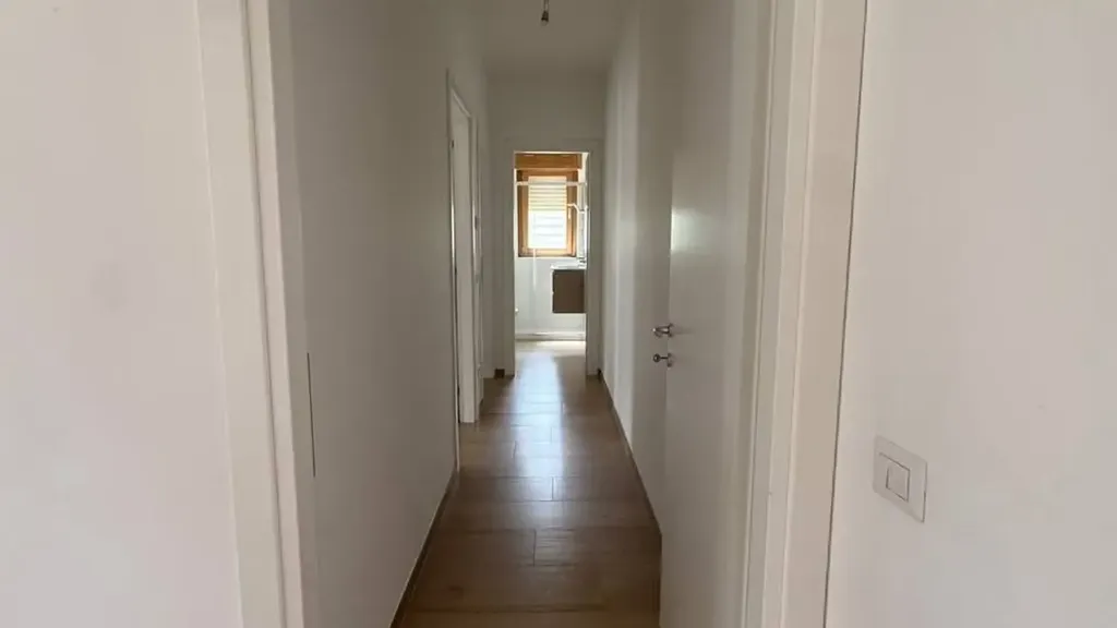 Esik - Modern Trilocale with Terrazzo in Rome