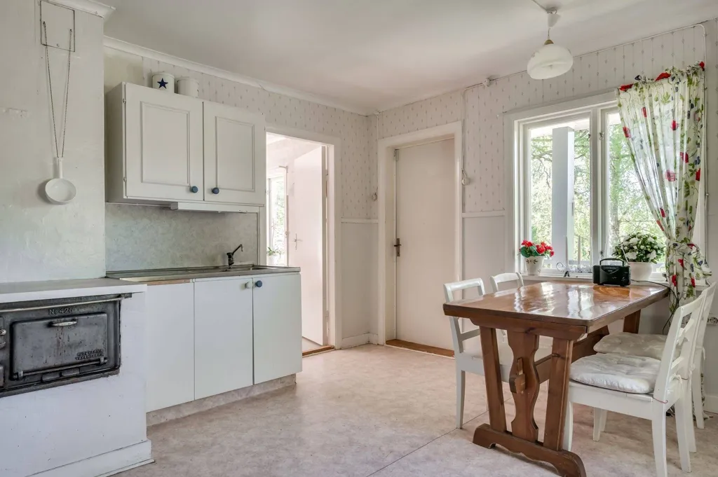 Charming Farm with Water Access in Brunskog