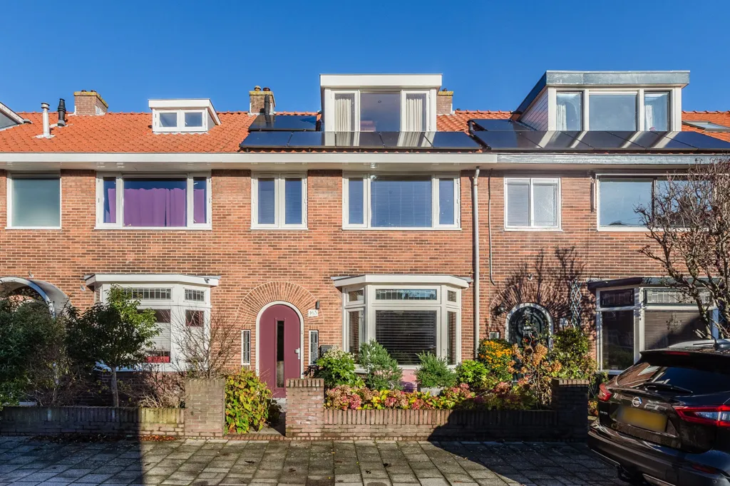 Välivaade - 1930s Semi-detached House with Garden in Haarlem