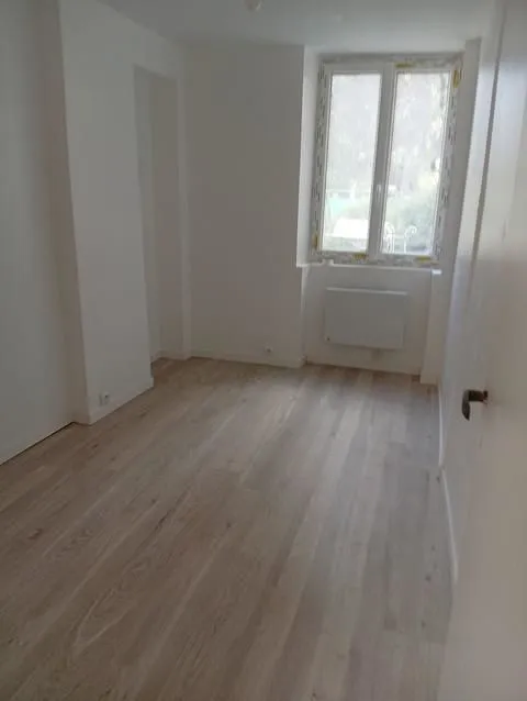 Toad - 2-Bedroom Flat in Chambly Centre