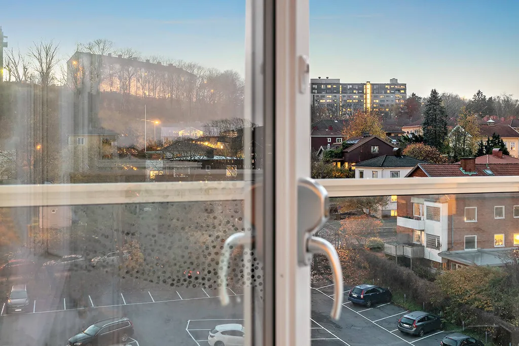 Balcon - Two-Bedroom Flat with Balcony in Göteborg