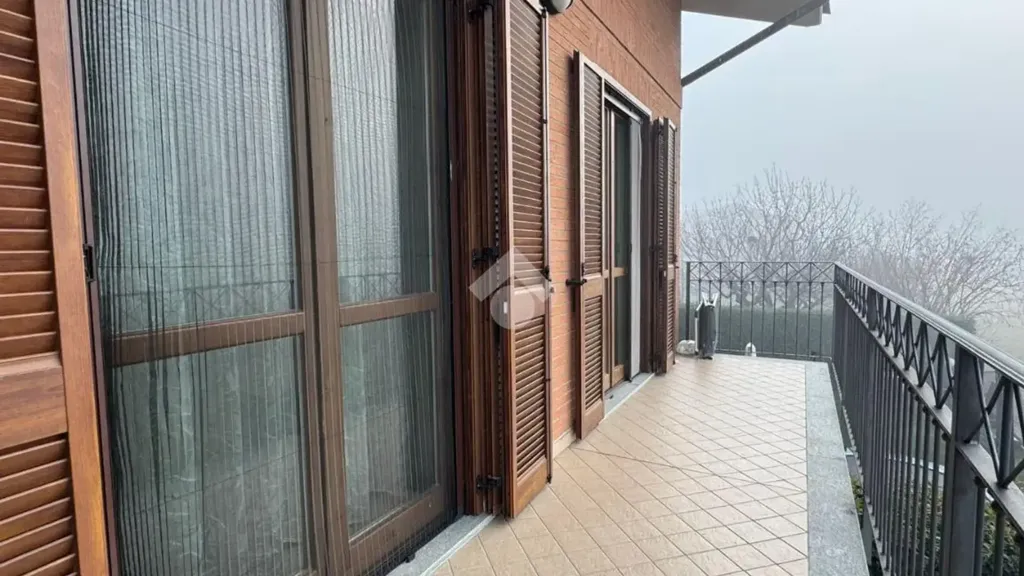 Rõdu - 5-Bedroom Apartment with Terrace in Rivalta di Torino