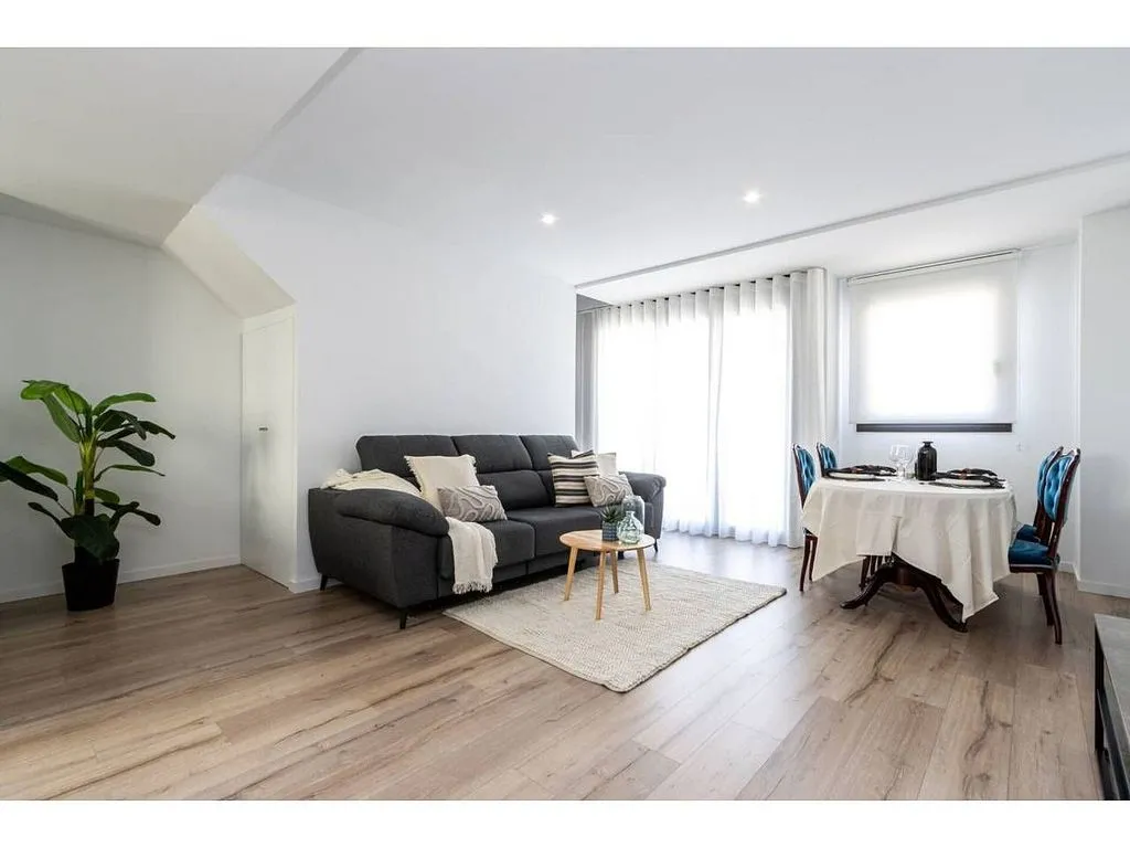 Elutuba - Duplex with Terrace in Vallparadís