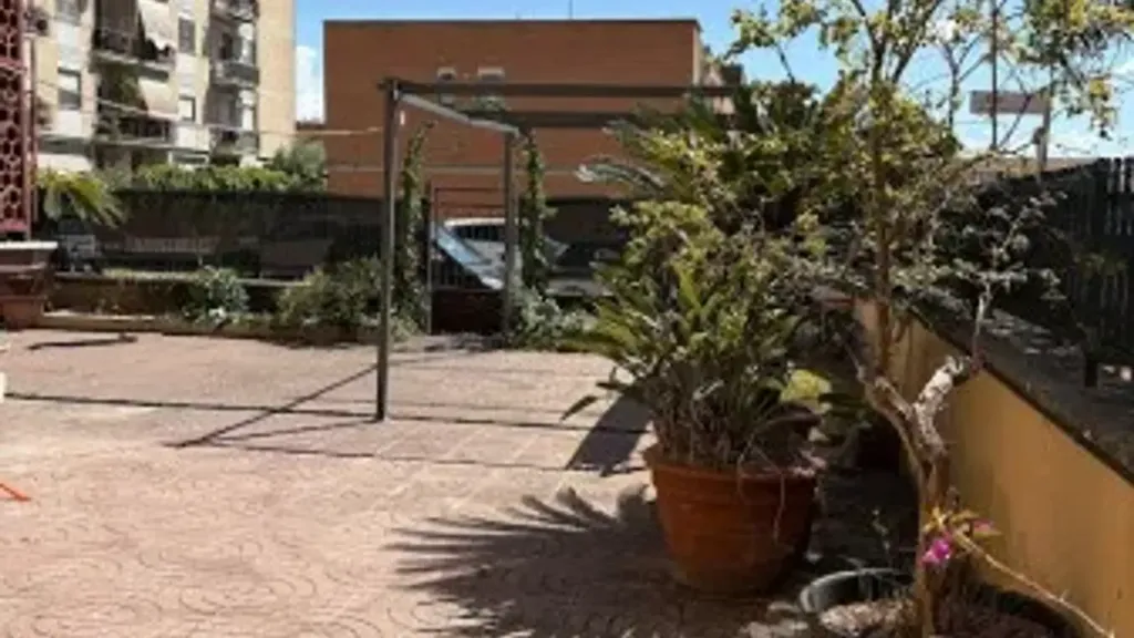 Terrass - Triplex with Private Garden in Latina