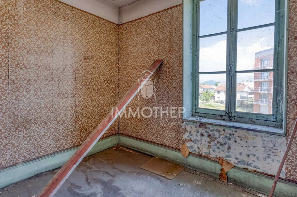 Stanze - Commercial Property with Renovation Potential in Rives
