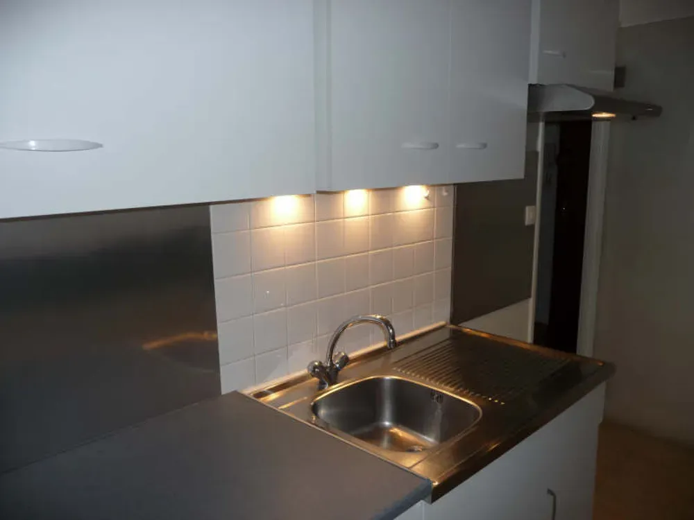 Cuisine - Appartement 2 Pièces avec Balcon à Caen