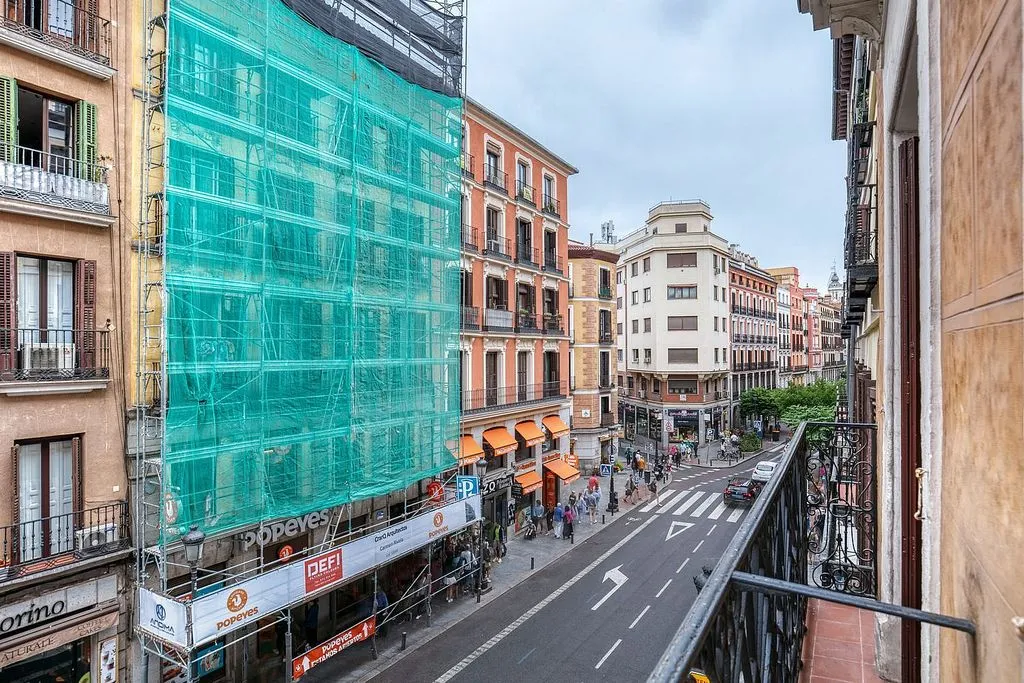 Balcony - Furnished Flat with Balcony in Madrid Centre