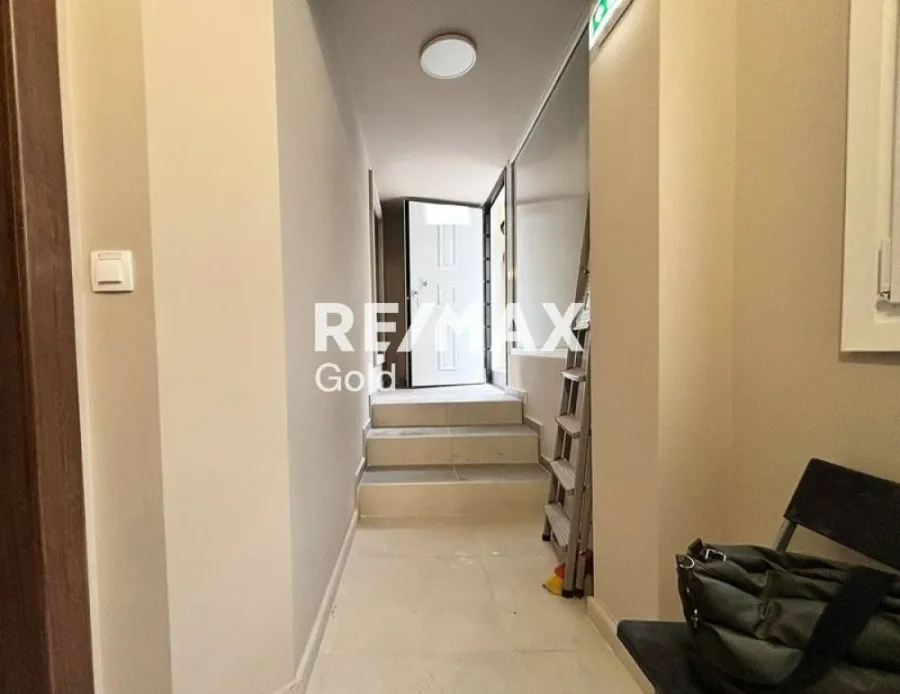 Esik - Renovated Studio with Balcony in Thessaloniki
