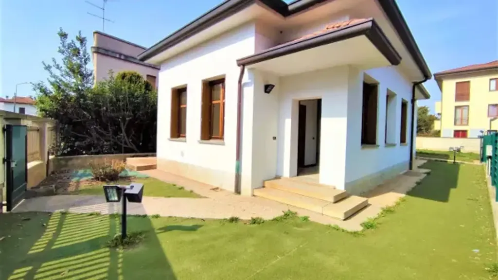 Välivaade - Solar-Powered Villa in Carugo