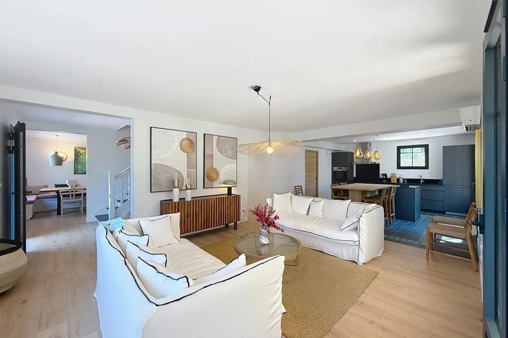 Living Room - Fully Renovated Villa with Pool near Cap Ferret