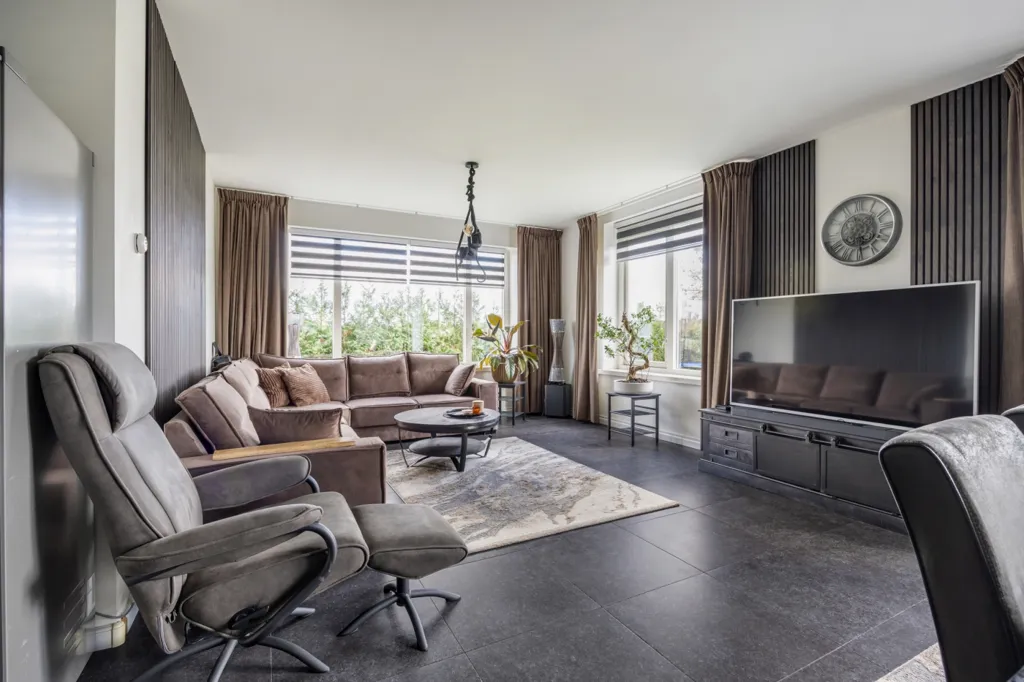 Elutuba - Detached House with Business Hall in Breda