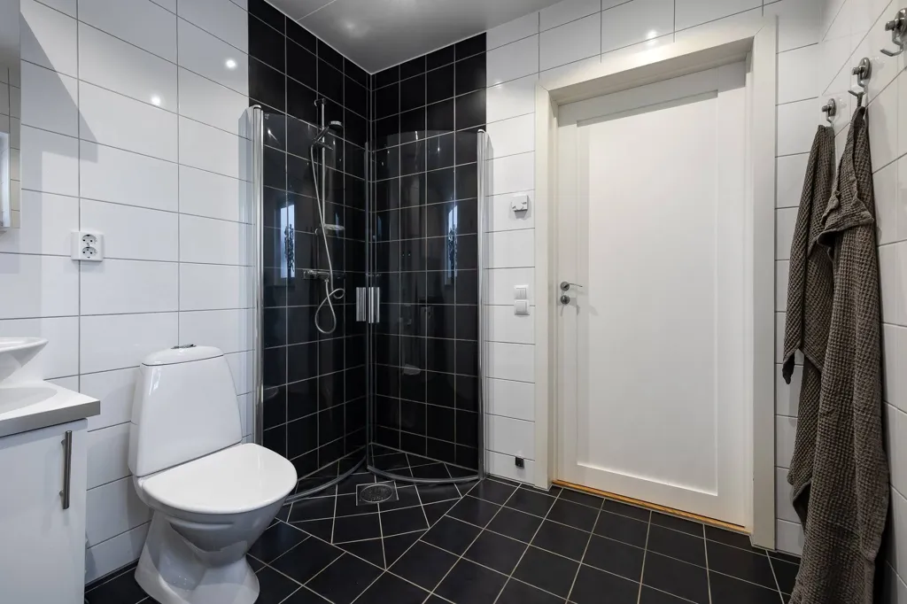 Salles de bain - Apartment with Balcony in Ekeby Almby, Örebro