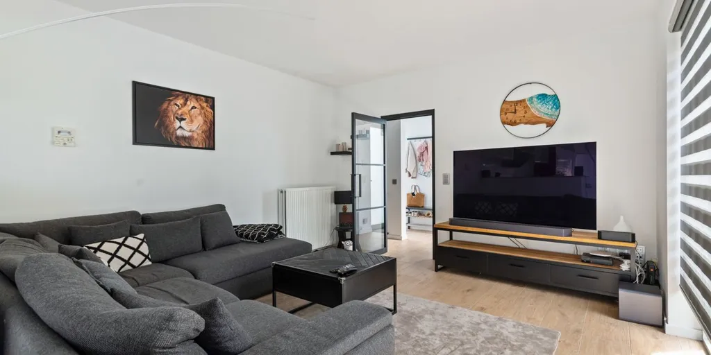Elutuba - Eco-Friendly House with Solar Panels in Geel