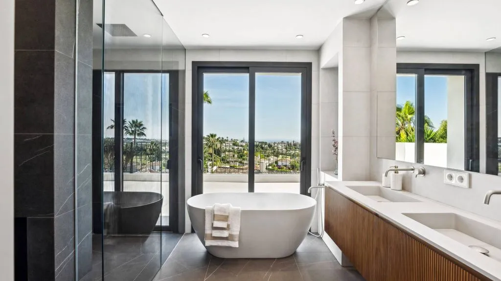 Vannitoad - Luxury Villa with Sea View in Nueva Andalucía