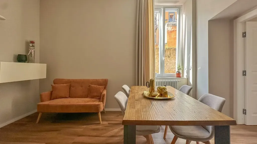 Dining Room - Central Trilocale with Balcony in Naples