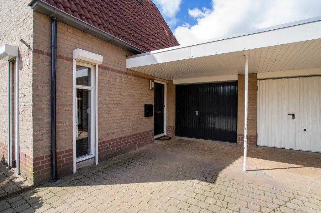Välivaade - Linked Semi-detached House with Serre in Helmond