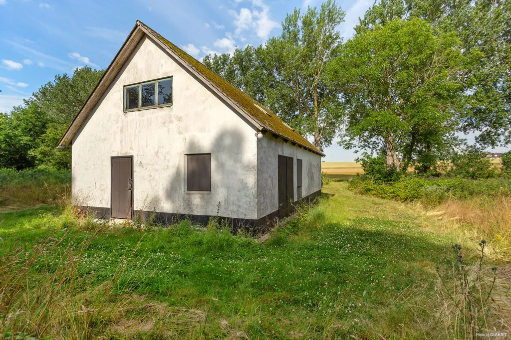 Välivaade - Large Natural Plot with Farmhouse in Simrishamn